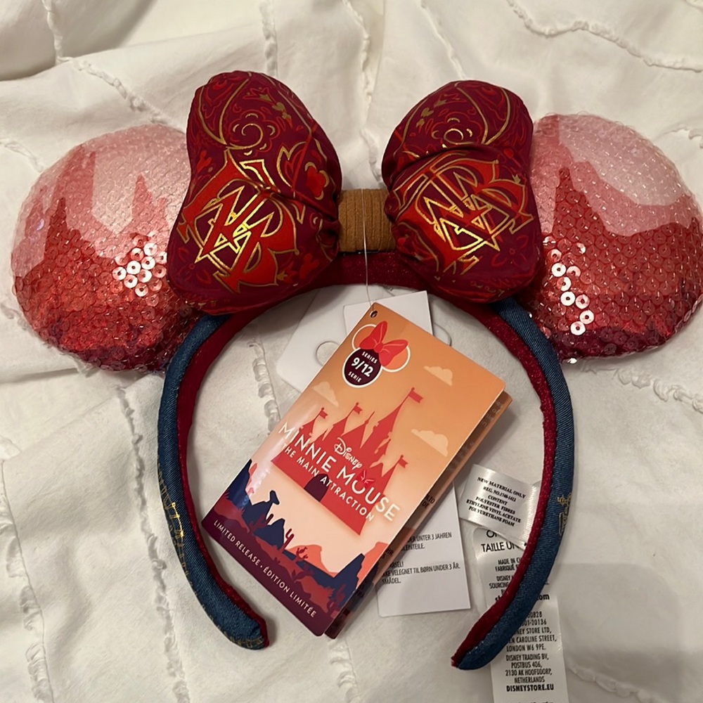 Minnie Mouse: The Main Attraction ears